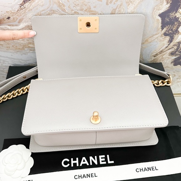 Chanel Caviar Quilted Chain Around Medium Boy Flap - Picture 12 of 16